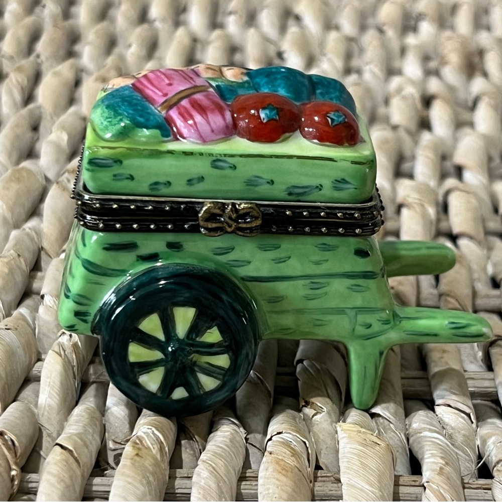 Ceramic Trinket Box Garden Cart Vegetables‎ Hinged Green 3.5” X 1.5” X 2”